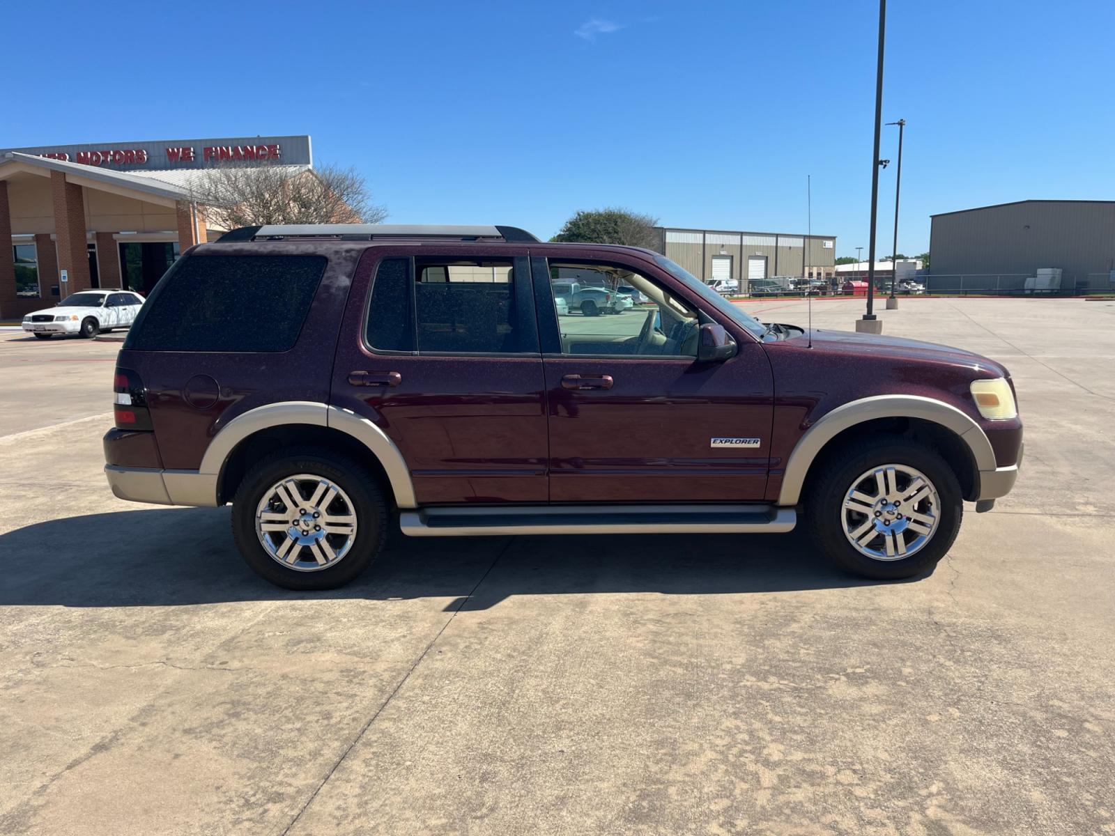 2006 maroom /TAN Ford Explorer Eddie Bauer 4.6L 4WD (1FMEU74816U) with an 4.6L V8 SOHC 16V engine, 6-Speed Automatic Overdrive transmission, located at 14700 Tomball Parkway 249, Houston, TX, 77086, (281) 444-2200, 29.928619, -95.504074 - Photo #7